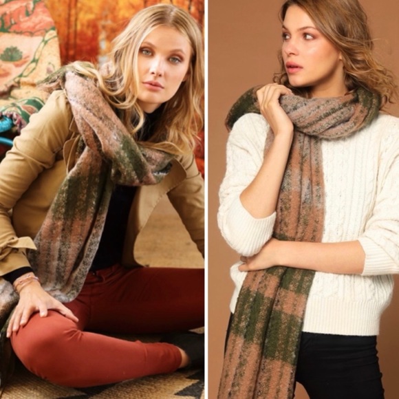 Plaid Bouclé Scarf - Picture 5 of 7